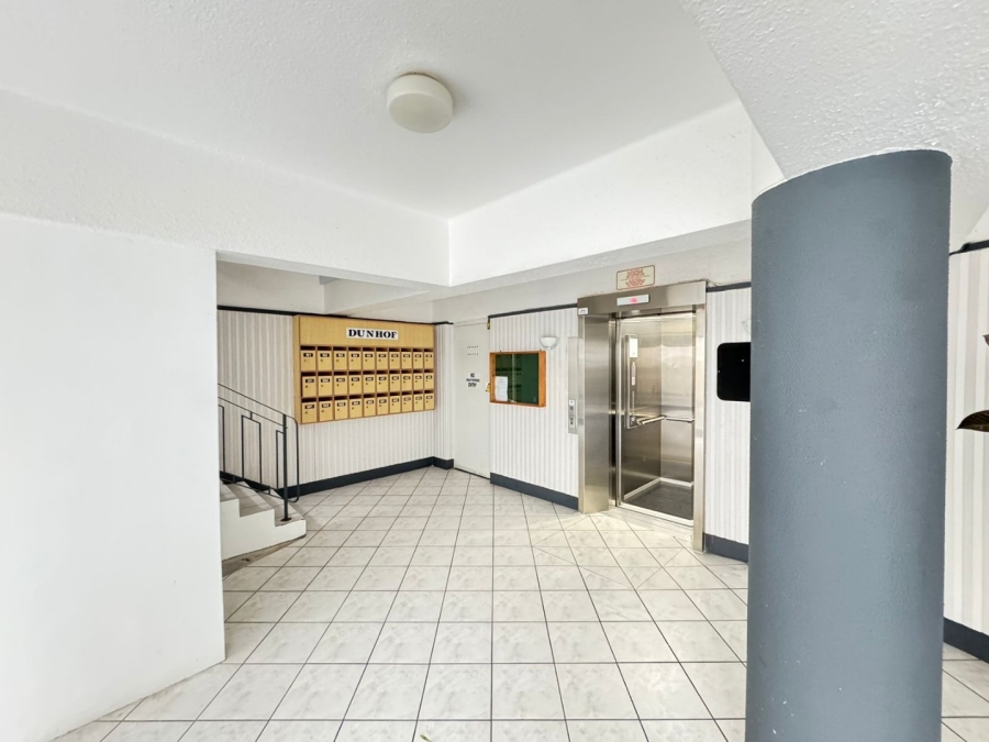 To Let 1 Bedroom Property for Rent in Sea Point Western Cape